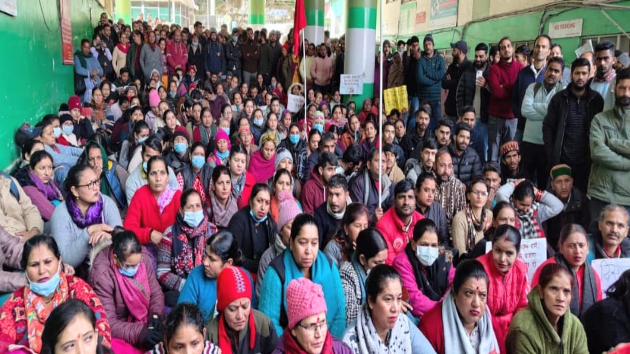 Outsourced employees at IGMC Shimla ended their strike and returned to work