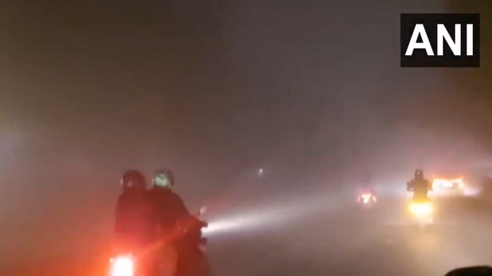 Weather Update Visibility reduced due to dense fog in Delhi NCR