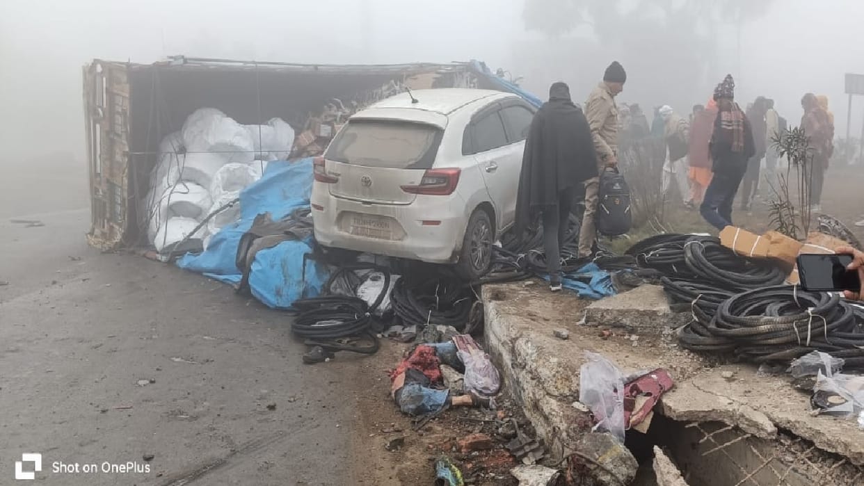 Hisar Road Accident News: Three Vehicles collided due to fog on Chandigarh National Highway in Uklana