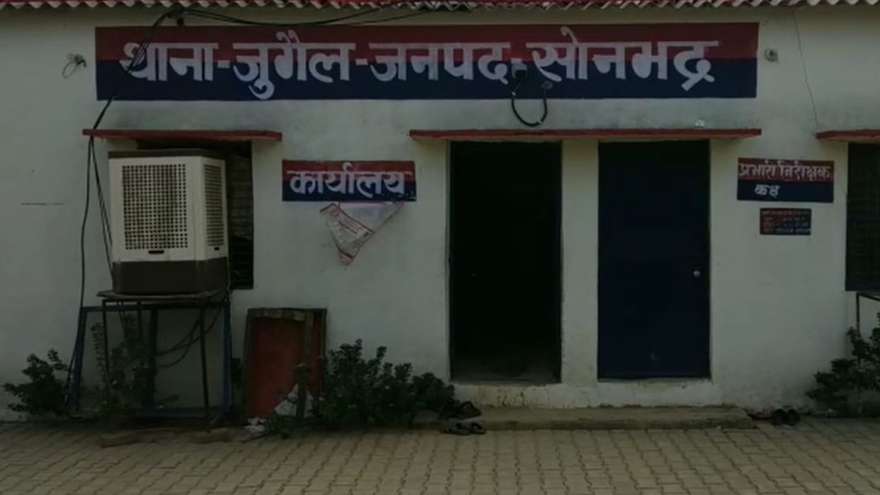 Labourer hanged himself, body found outside the house