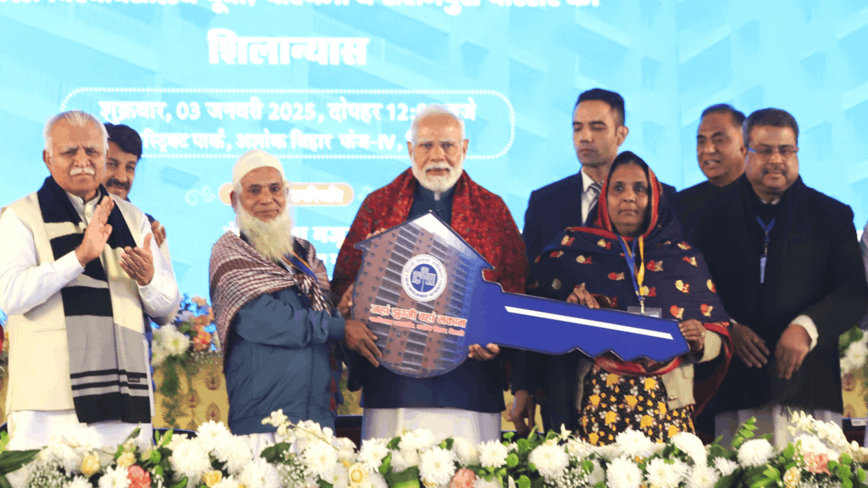 Beneficiaries who got flats in Swabhiman Apartment told Prime Minister Modi
