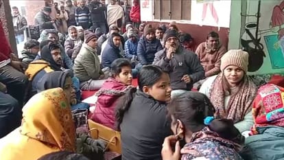 Outrage in every district Lekhpals opened front in Purvanchal