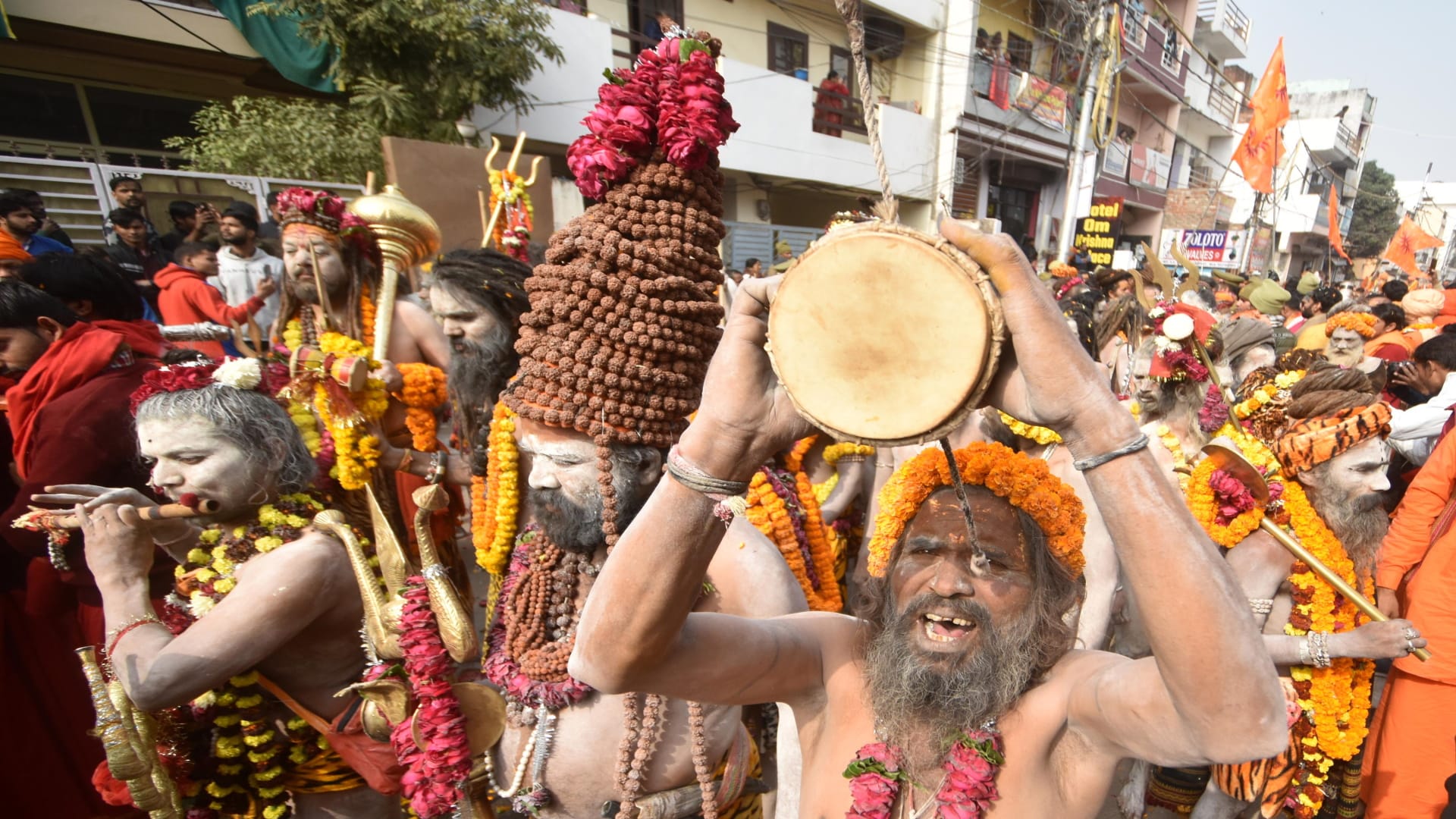 Mahakumbh: Saints of Niranjani entered the camp riding on elephants, horses and royal chariots.