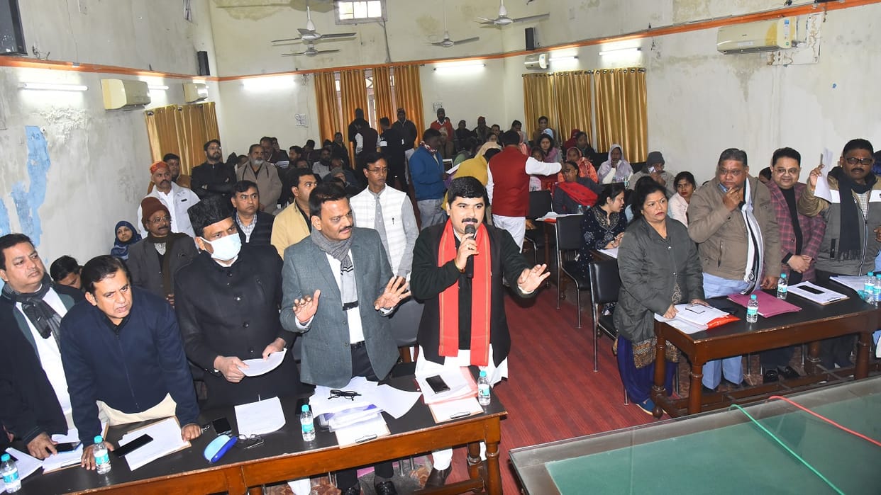corporator raised house tax bills issue in nagar nigam meeting