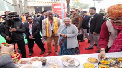 Amar Ujala Sangam: 'संगम' में पहुंचीं राज्यपाल आनंदीबेन पटेल, स्टॉलों का किया अवलोकन; बच्चों ने दी प्रस्तुति Amar Ujala Sangam: Governor AnandiBen Patel reached Sangam inspected stalls children gave presentation