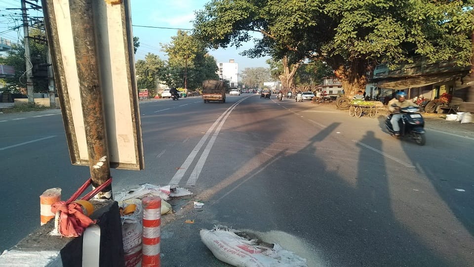 Random cuts on Rampur Road haldwani are giving rise to accidents