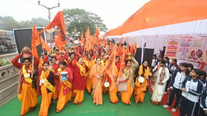 Amar Ujala Sangam: Governor AnandiBen Patel reached Sangam inspected stalls children gave presentation