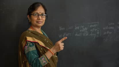 विज्ञान, गणित और कंप्यूटर के शिक्षकों की कमी।