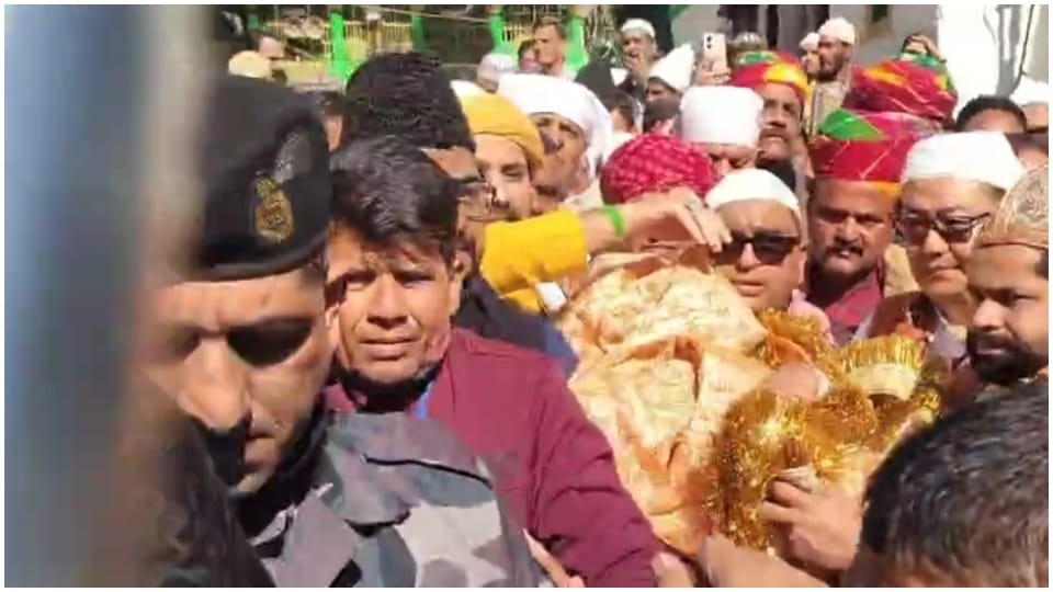 Union Minister Kiren Rijiju reached Jaipur present chadar sent by PM Modi at Ajmer Dargah News in Hindi