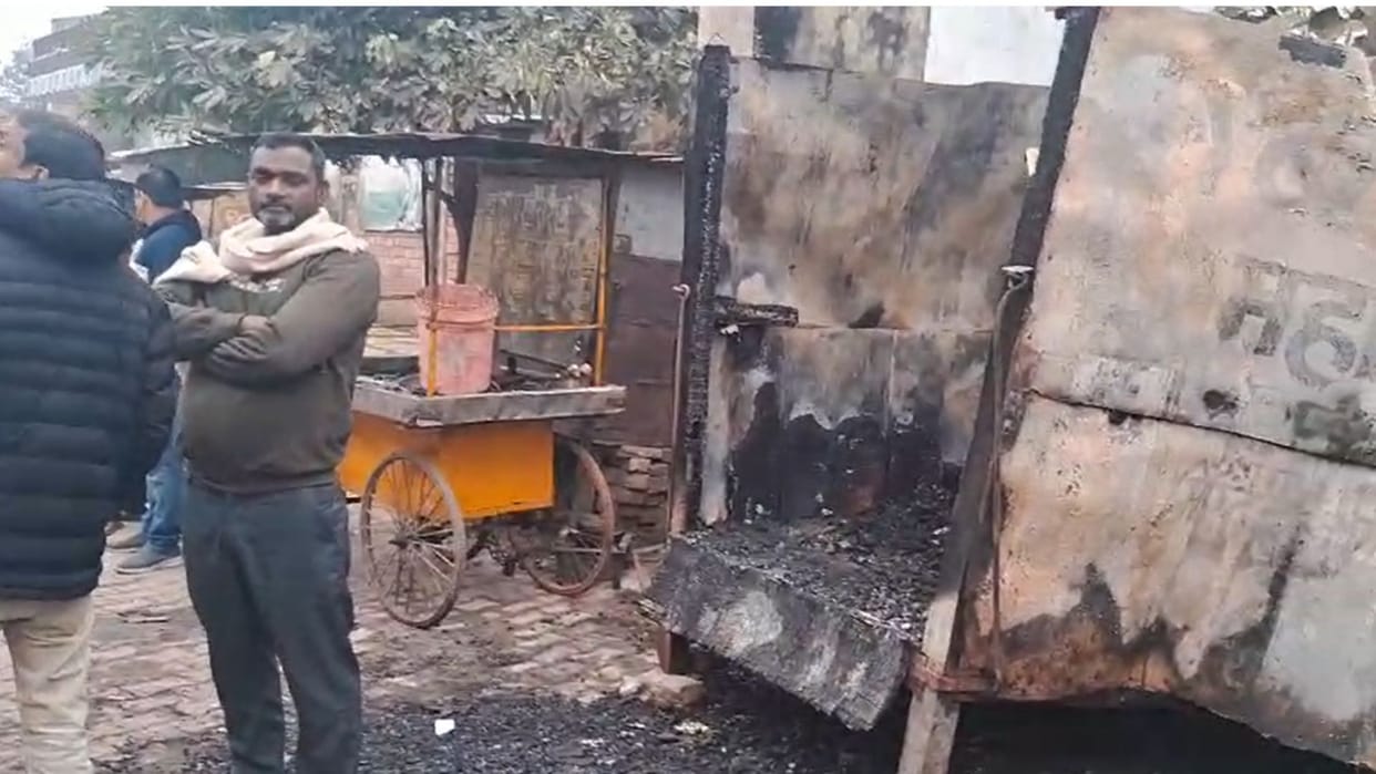 Miscreants set fire to a kiosk goods worth 40 thousand including five thousand cash burnt to ashes