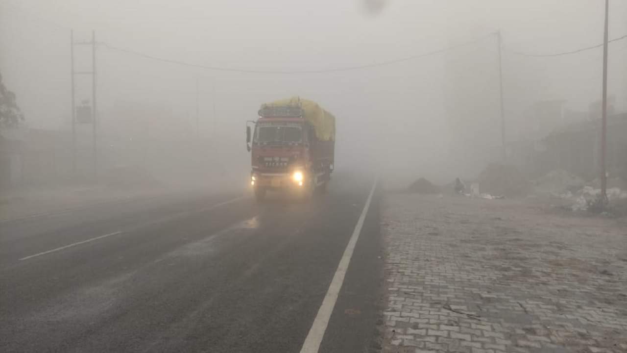 how to drive in fog driving in foggy weather safety tips