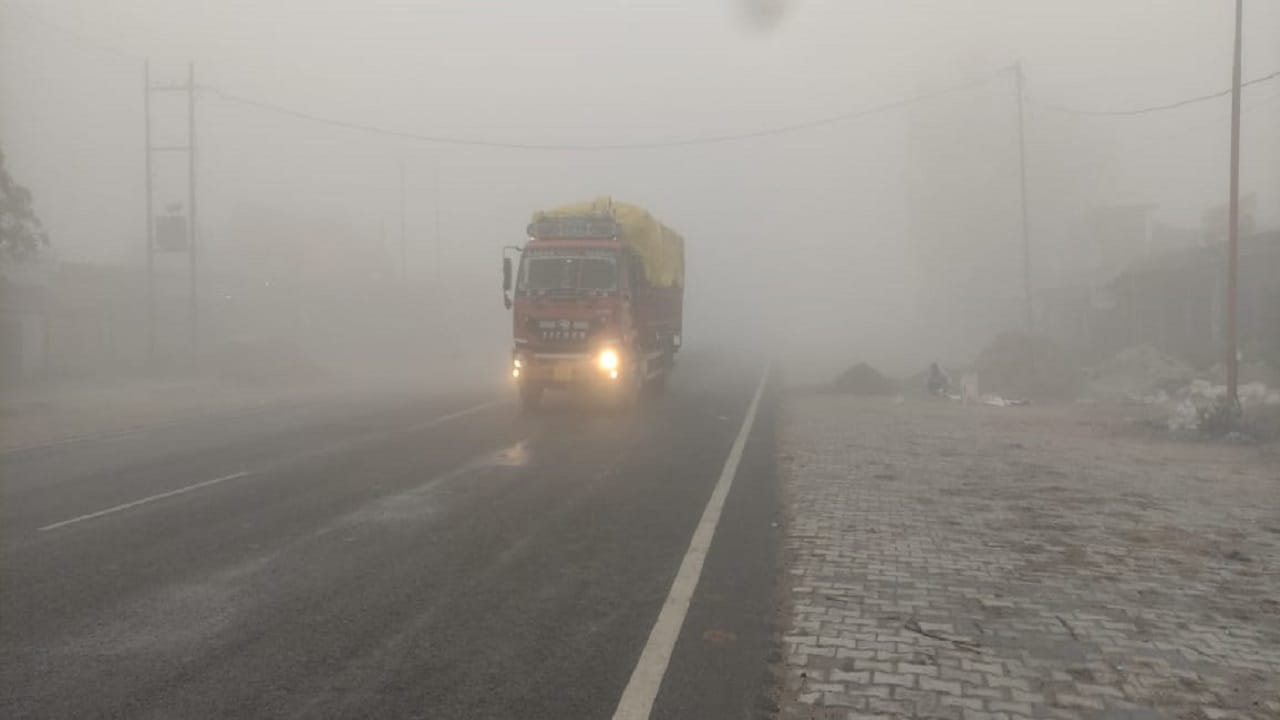 how to drive in fog driving in foggy weather safety tips