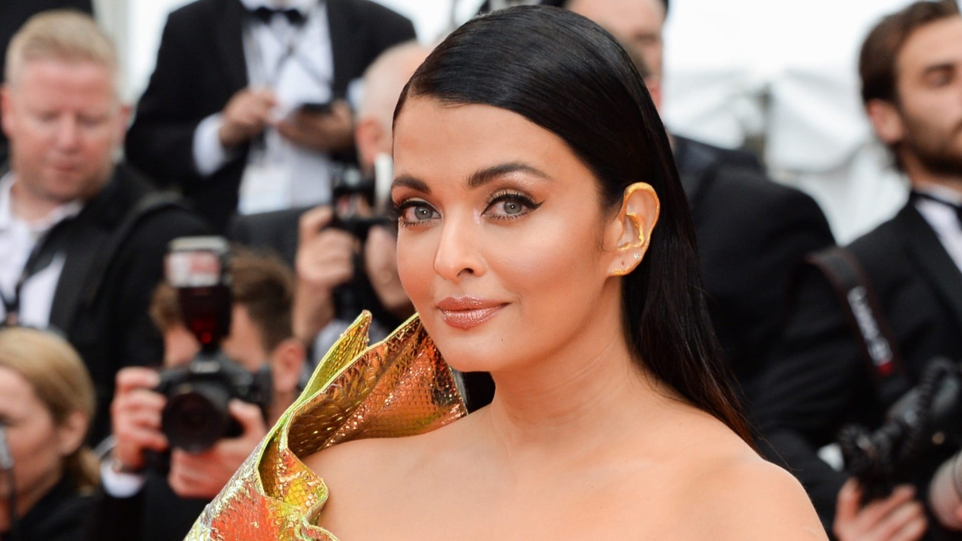 Celebrity Astrologer Sundeep Kochar is bang on his predictions about changing phase of Aishwarya Rai Bachchan