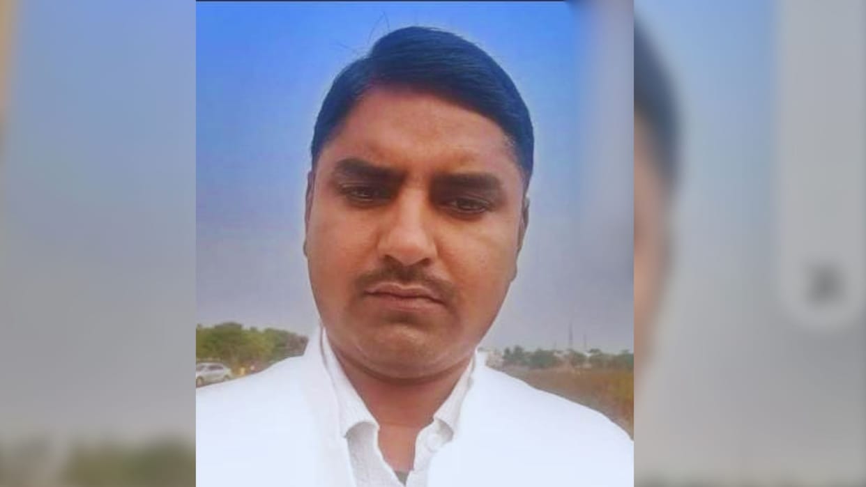 Road accident in mirzapur Children and Wife unconscious death of man bike collided with tree