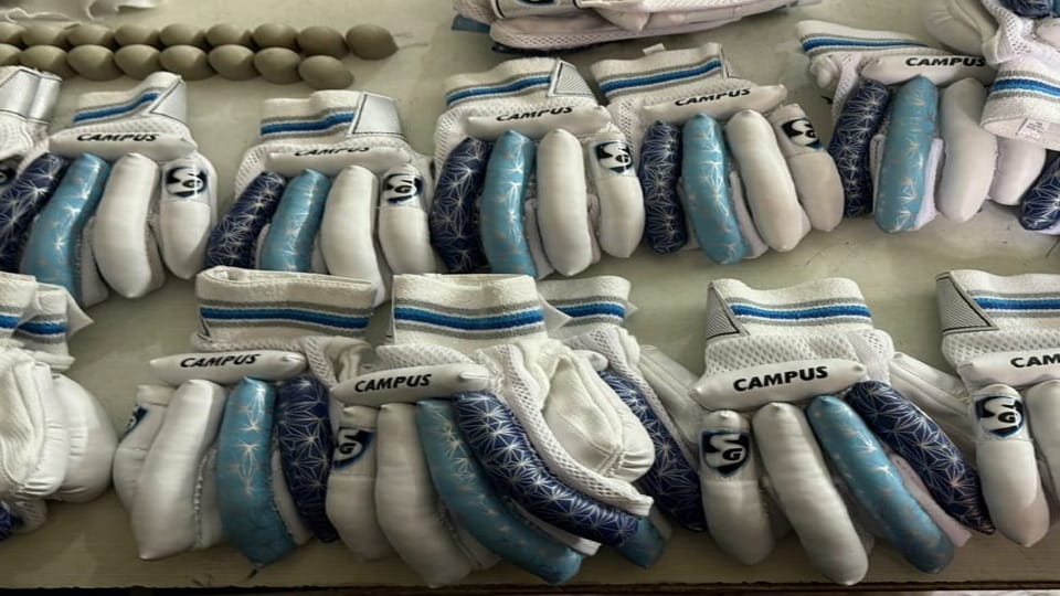 Meerut: Duplicate gloves were being made in the name of the company whose brand ambassador is KL Rahul