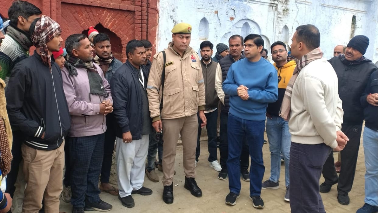 UP News District Judge in Sambhal inspected stepwell at Banke Bihari temple DM and SP were also present