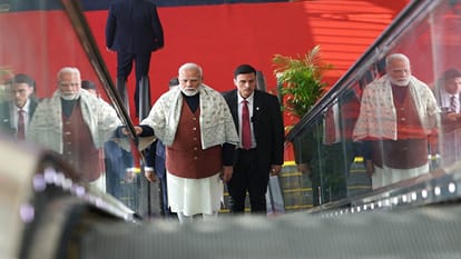Meerut: Prime Minister Modi traveled in Namo Bharat, took the ticket himself... School children said - Thank
