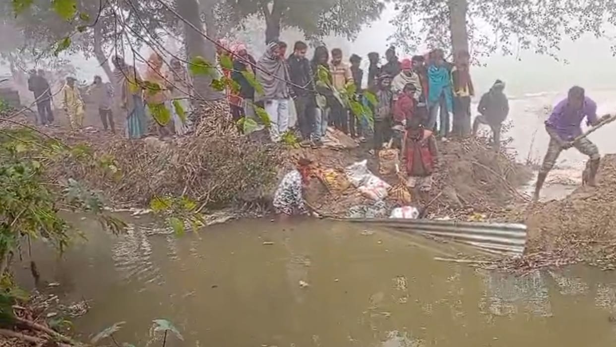 Canal embankment broke due to sudden inflow of excess water 30 bighas of crops submerged