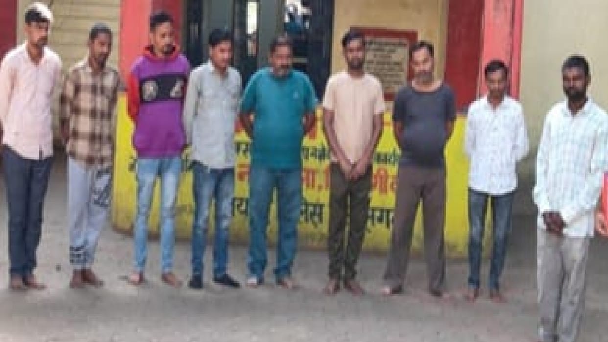 Raipur police in action mode, called history sheeter criminals to the police station and gave them a lesson