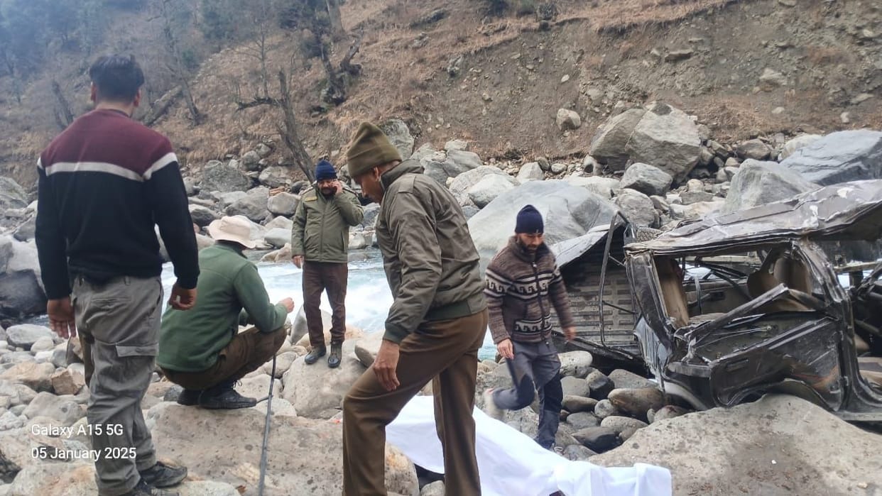 J&K News: Major accident in Kishtwar, four people died after Bolero car fell into a ditch, administration star