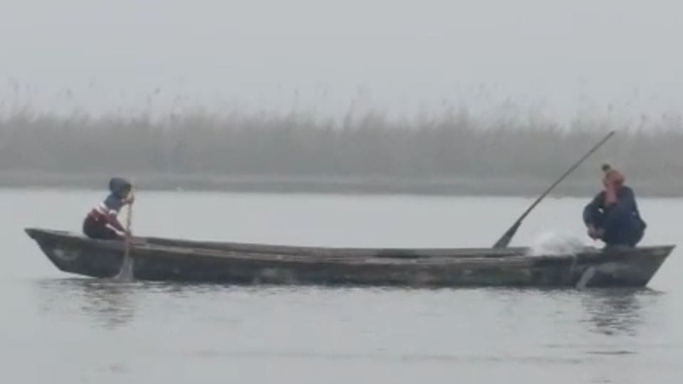 Video of fishing in river Ganga in Bulandshahr went viral on social media