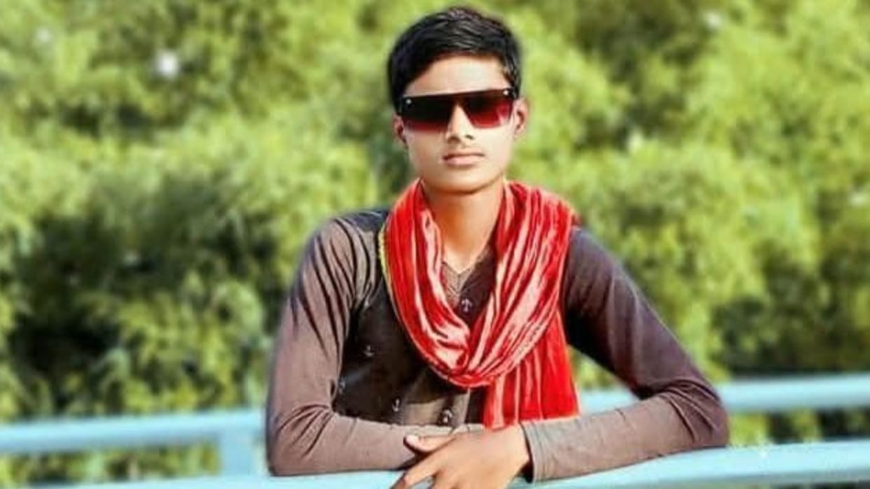 An unknown vehicle ran over a student returning home in muzaffarpur