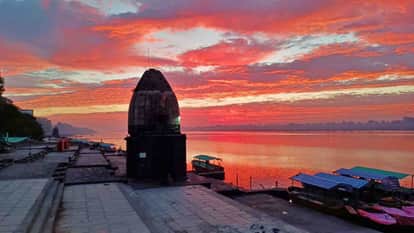 Khargone News: Nature showed unique colors in Ahilya's religious city Maheshwar