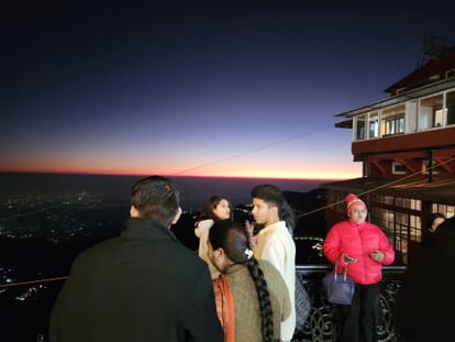 Mussoorie Winterline started appearing in Sky tourists capture beautiful views in camera