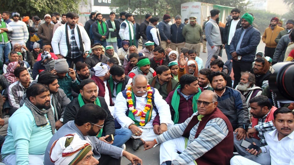 Angry farmers took to the streets, officers got angry