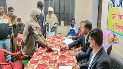 Kekri: DM की जूनिया गांव में रात्रि चौपाल, ग्रामीणों द्वारा प्रस्तुत 23 परिवादों के त्वरित समाधान के निर्देश Kekri DM night Chaupal Junia village instruction for immediate resolution of 23 complaints submitted villagers