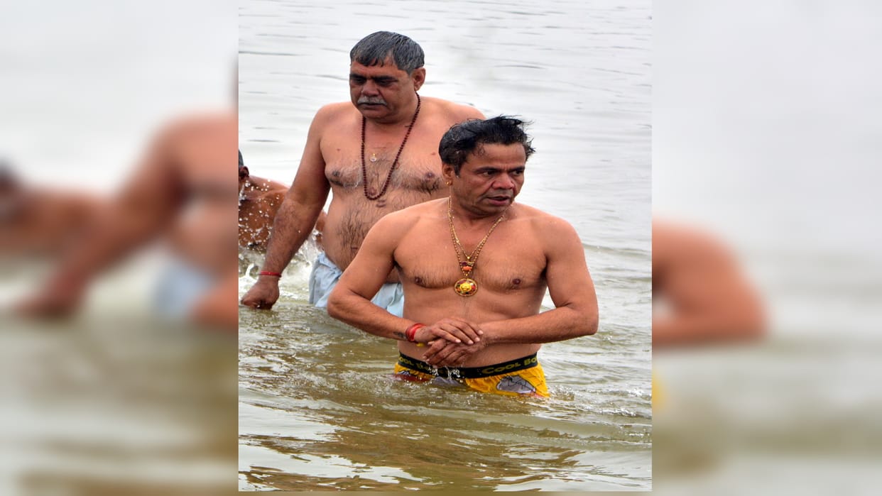 Mahakumbh: Film actor Rajpal reached Mahakumbh, took a dip of faith