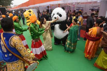 Amar Ujala Sangam: Fair-like splendor in the Mahakumbh of cultures, crowd remained throughout the day, people