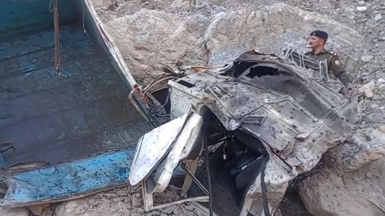 Himachal Accident Pickup vehicle fell into a ditch Badwas Shillai two youths died on the spot