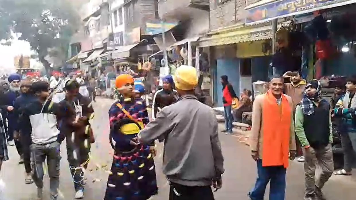 A grand procession was taken out in the city on the occasion of Prakash Utsav
