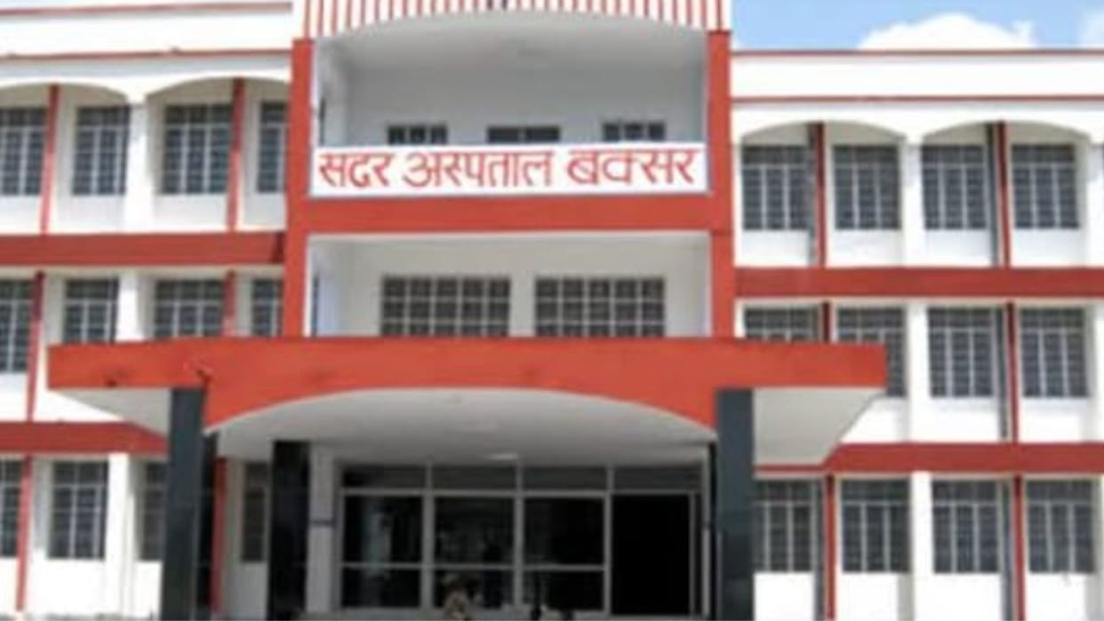 Ballia police who went to catch a bike thief in Bihar were attacked five jawans including two SIs were injure
