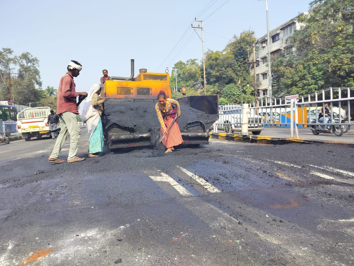 Indore: The corporation is getting the bus lane of the BRTS asphalted, which was decided to be removed