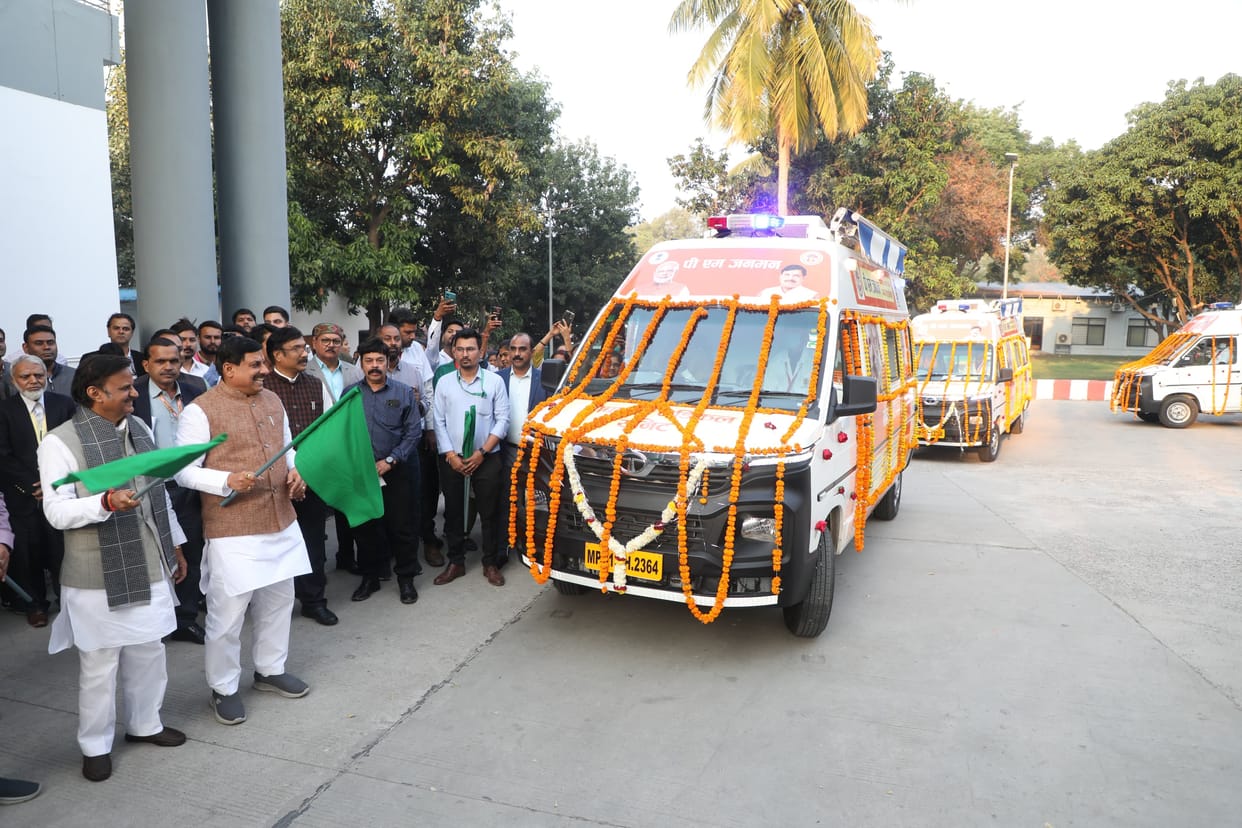 Bhopal: CM flagged off 66 medical mobile units, will provide health facilities in 87 development blocks of 21