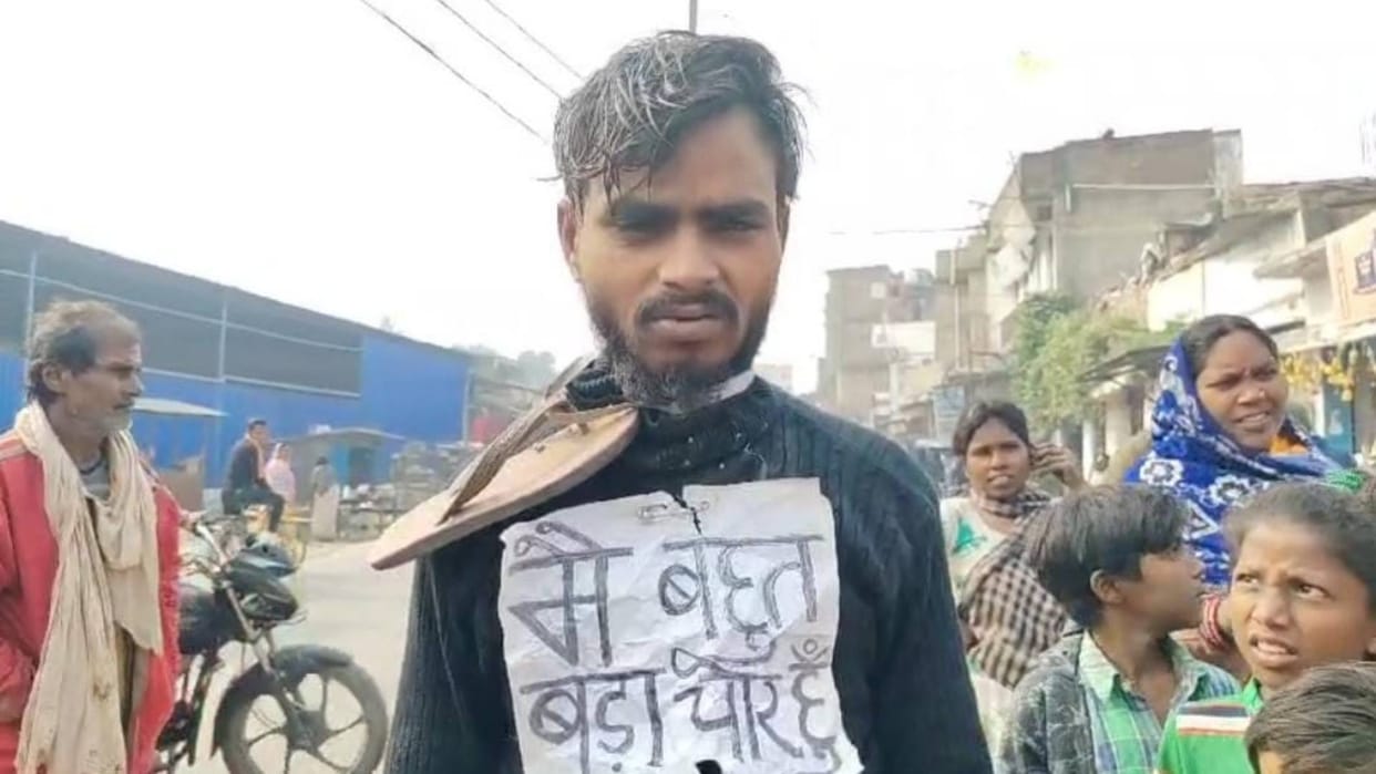 Bihar Muzaffarpur money transaction vehicle owner made driver wear placard around his neck