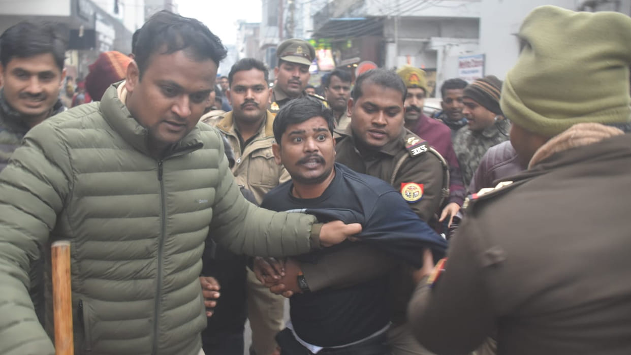 Kanpur: Bajrang Dal worker attempted self immolation near police station
