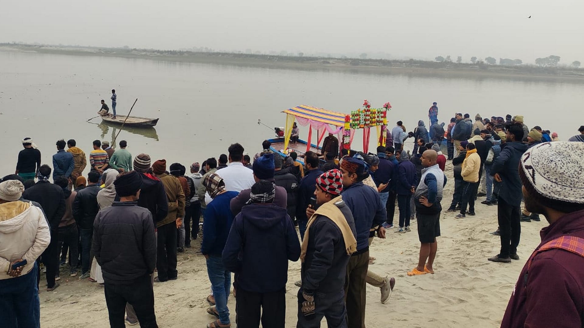 Kausambi News Four Family Members Drown in Ganges Rescued Father and Son Still Alive, Search Ongoing for Two O