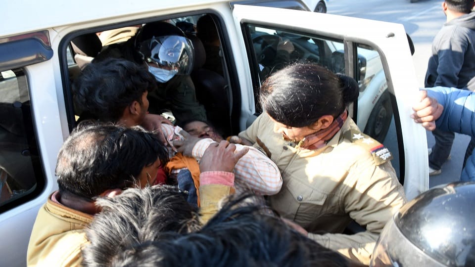 Uttarakhand News: Female laborer buried under debris for half an hour in haldwani