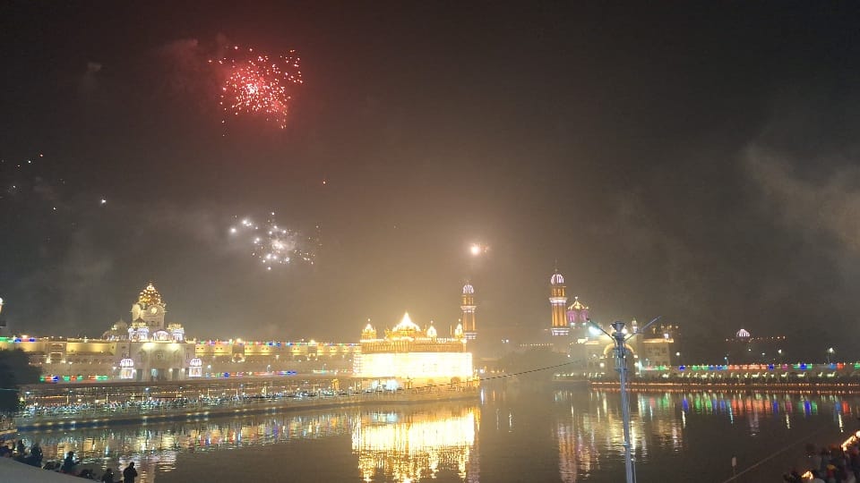 Prakash Parv Two lakh devotees paid obeisance at Harimandir Sahib fireworks lamp garland see Photos gallery