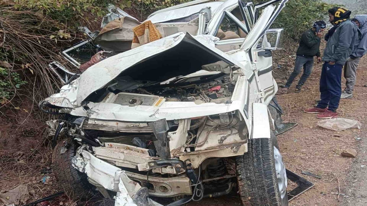Sagar News: Four killed, three seriously injured in horrific collision between truck and Bolero