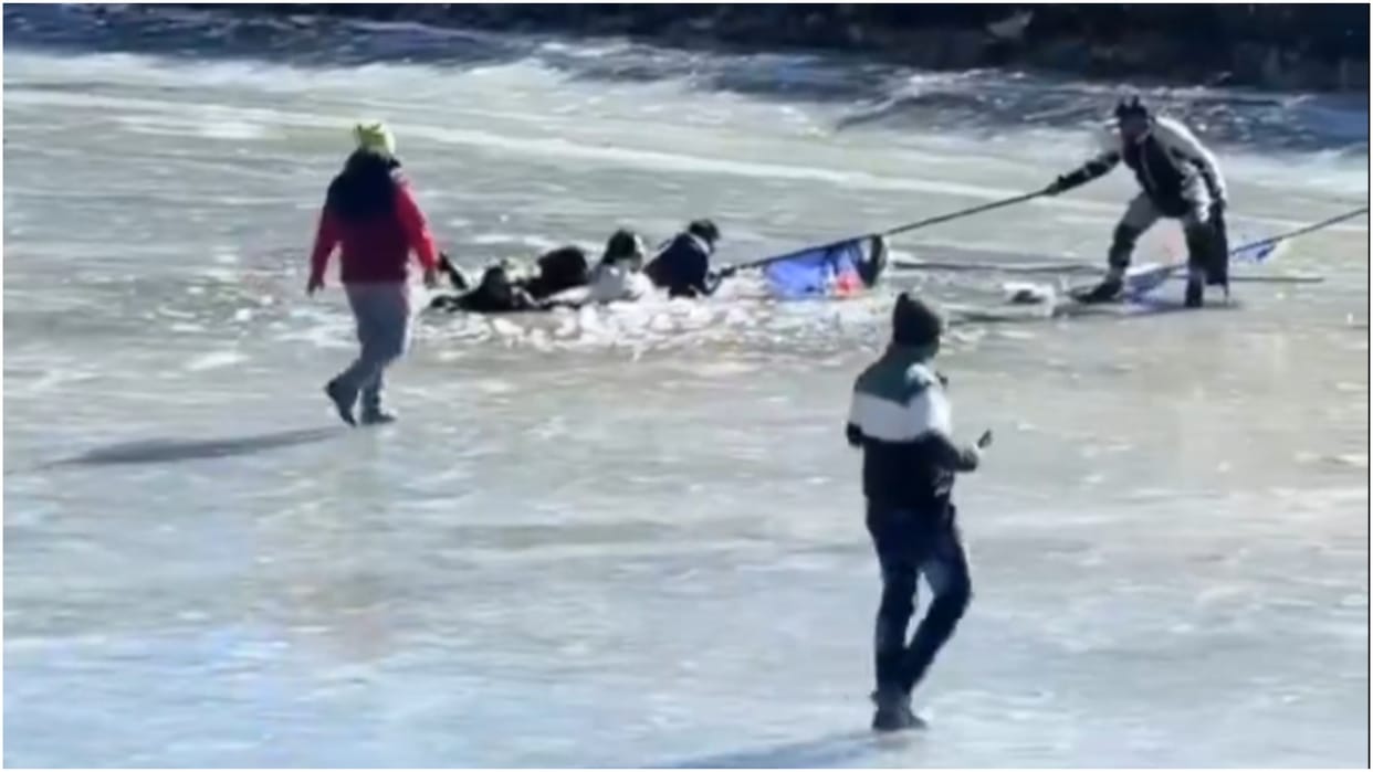 Fun was being had in the frozen lake in Arunachal Pradesh, the ice broke and tourists got trapped, watch video
