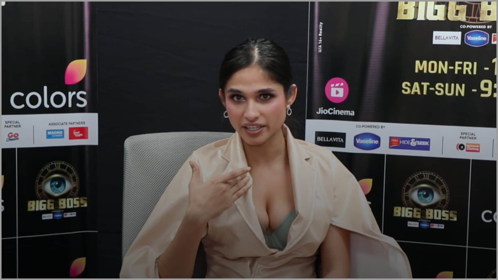 Kashish Kapoor evicted from bigg boss 18 talked about karanveer shilpa shirodkar and other contestants