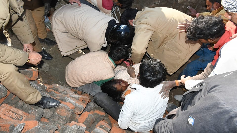 Uttarakhand News: Female laborer buried under debris for half an hour in haldwani