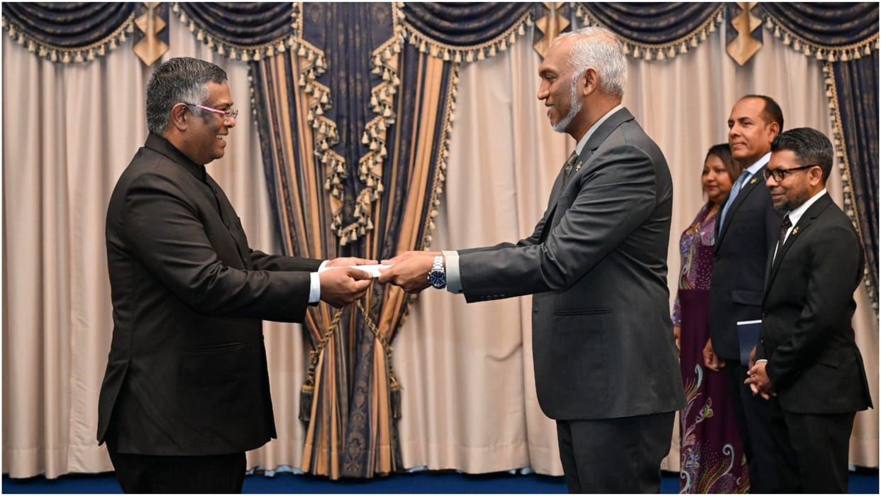 Indian High Commissioner met the President of Maldives, talked about strengthening relations