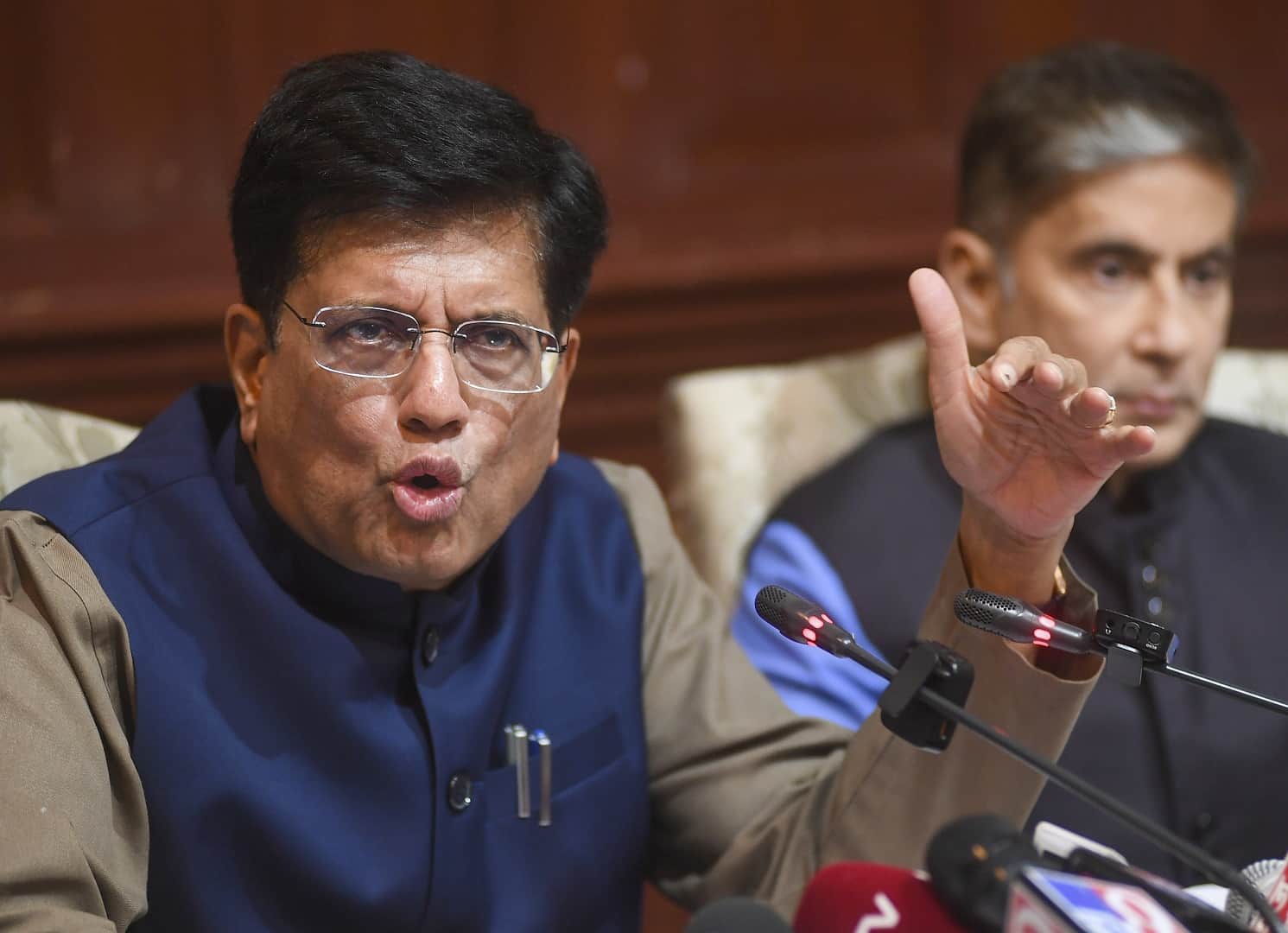 Govt to prioritis electric vehicles charging infrastructure and ev battery swapping in india Know Details