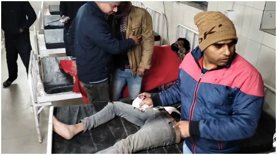 घायलों को अस्पताल में कराया गया भर्ती।