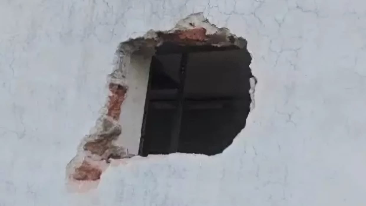 Kekri News : Thieves entered the grocery store by breaking the wall, stole groceries and thousands in cash